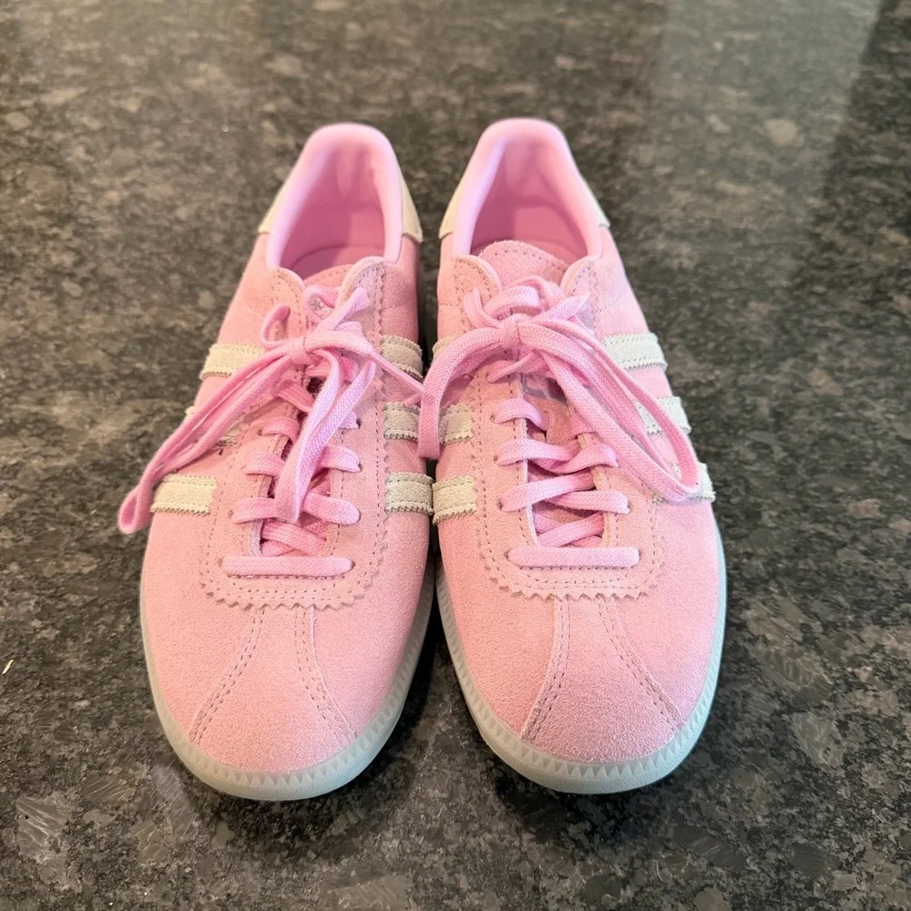 Adidas Bermuda Sneakers Size‎ 5.5 Pink